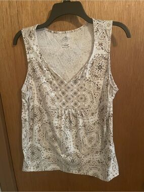 St. John's Bay Cream & Brown Paisley V-Neck top
Size Large